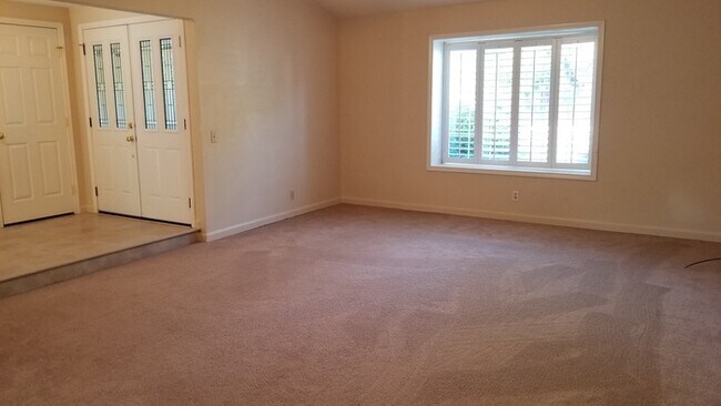 Building Photo - Great 4/2.5 in Fair Oaks! 9110 Promontory Way