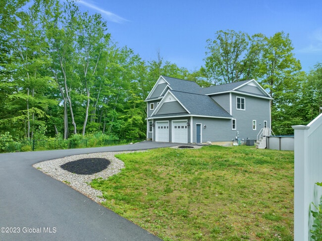 Building Photo - 523 Vischer Ferry Rd