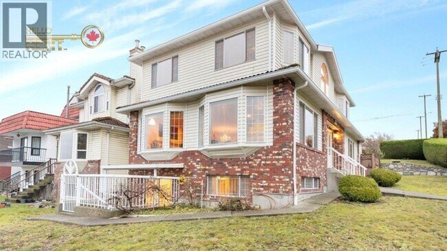 Photo du bâtiment - 3288 E 5th Ave