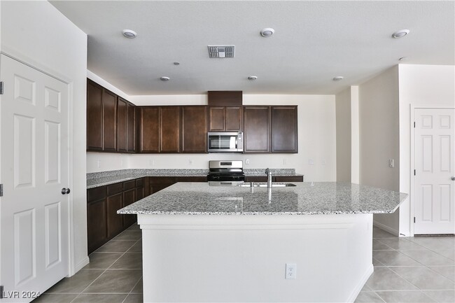 Building Photo - 3464 Covilha Ln