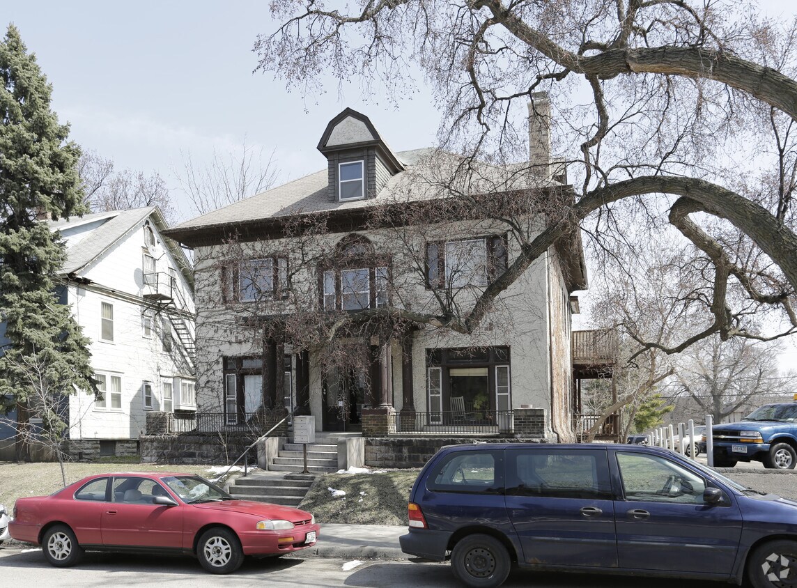 Building Photo - 1917 Stevens Ave S