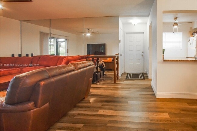Building Photo - 407 Gardens Dr