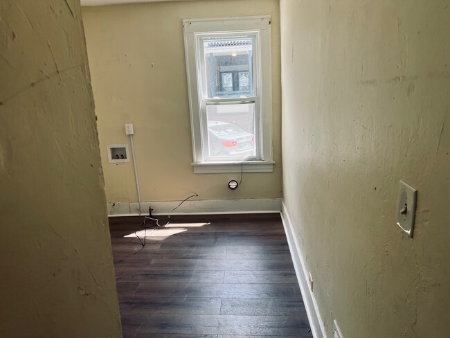 Building Photo - 111 Sherman St