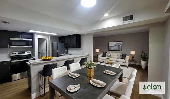 Cocina, sala y comedor - Woods at Oak Crossing
