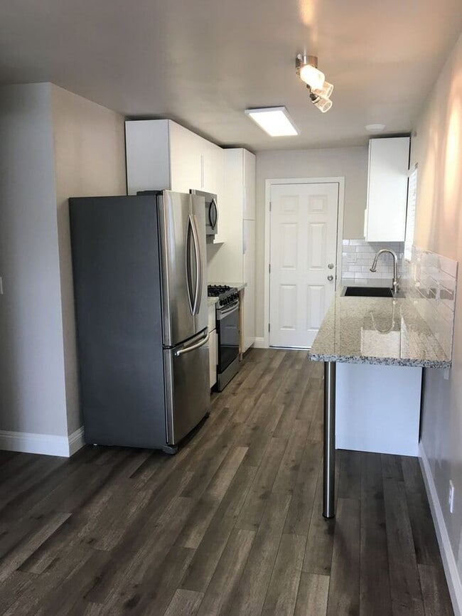 Foto del edificio - 410 W 9th St