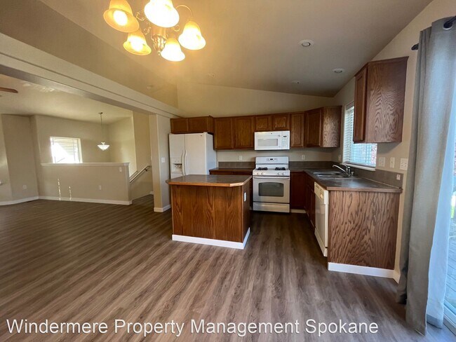 Building Photo - 4 br, 3 bath House - 1726 W. Rain Ln.