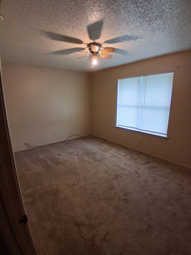 Building Photo - 130 Haner Cir