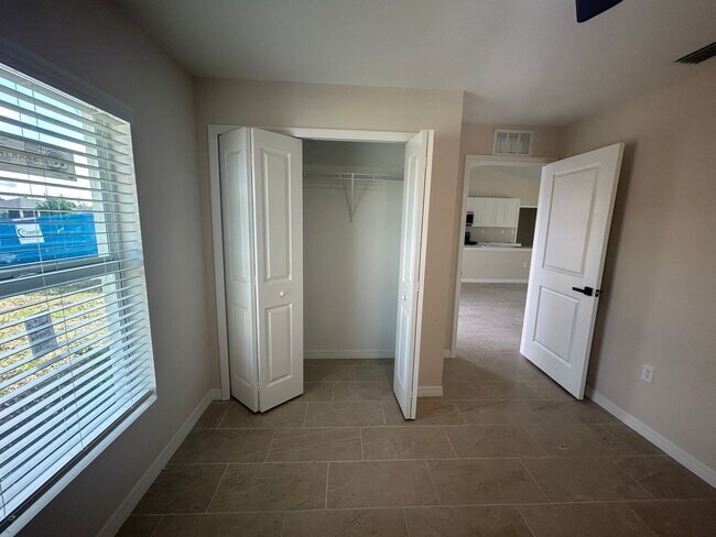 Foto del edificio - 2310 NE 35th Ln