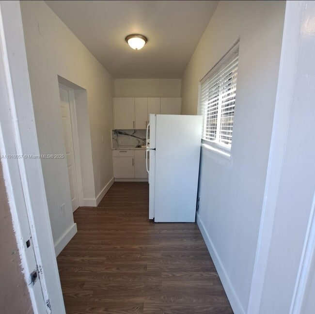 Building Photo - 1362 SW 2nd St