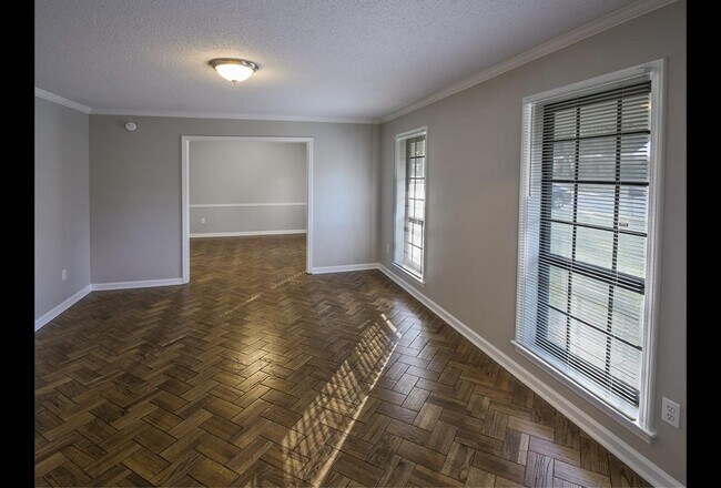 Foto del edificio - 4972 Ridge Tree Dr