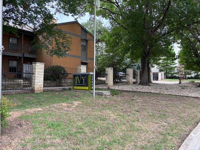 Primary Photo - 3204 Menchaca Rd