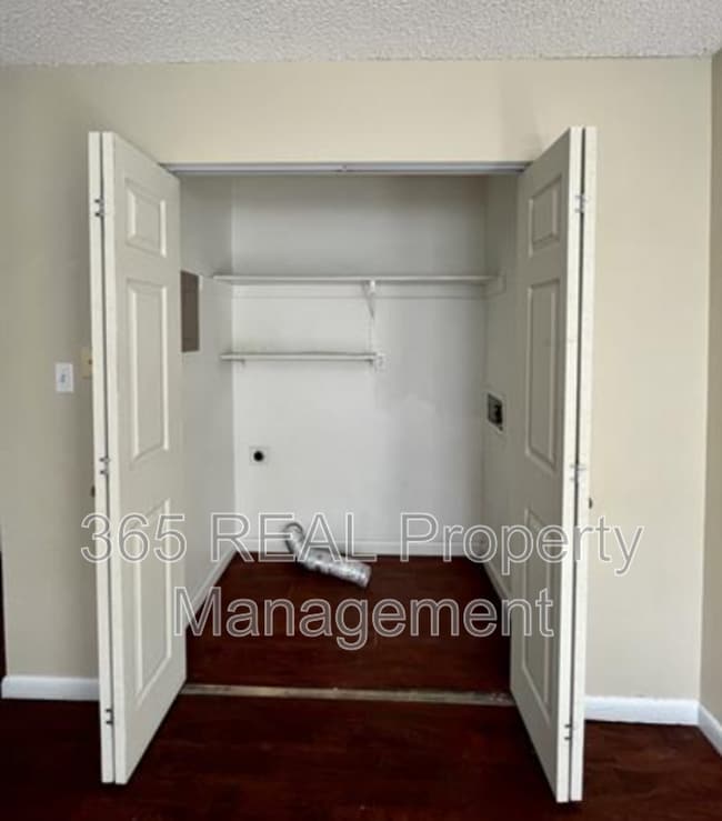 Building Photo - 709 37th Ave