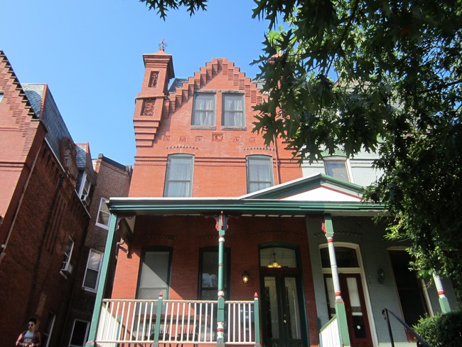 Building Photo - 2120 Mt Royal Terrace