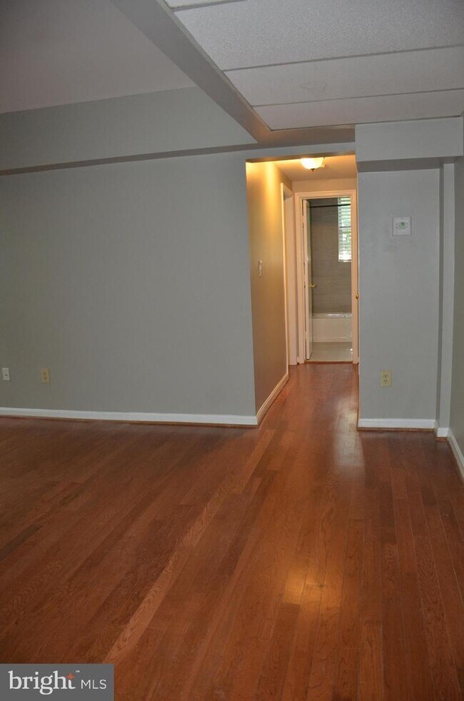 Foto del edificio - 1736 Queens Ln