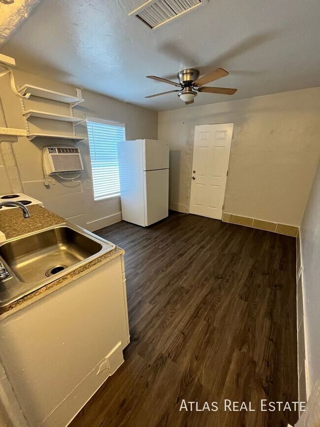 Building Photo - 8816 N 6th Pl