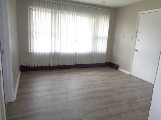 Foto del edificio - 7831 Roberts Rd