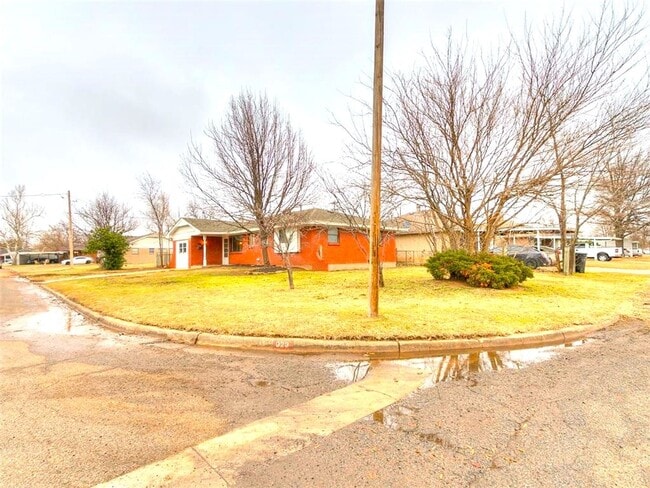 Photo - Super 4 Bed 1.5 Bath in the South Gate Addn in Moore, OK House