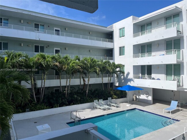 Building Photo - 7800 Collins Ave