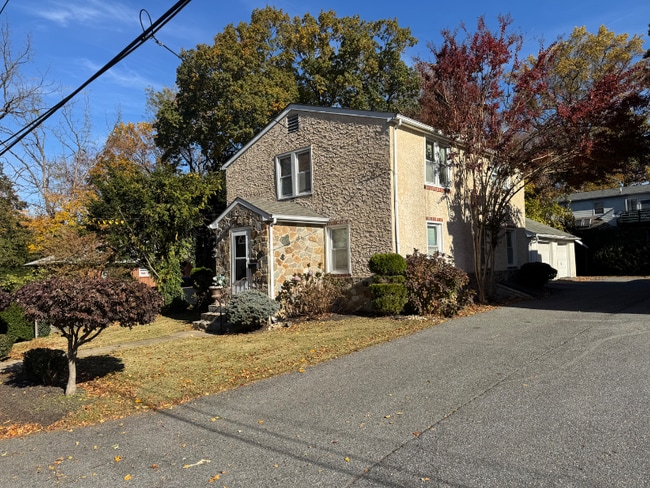 Foto del edificio - 8 Walnut Ave