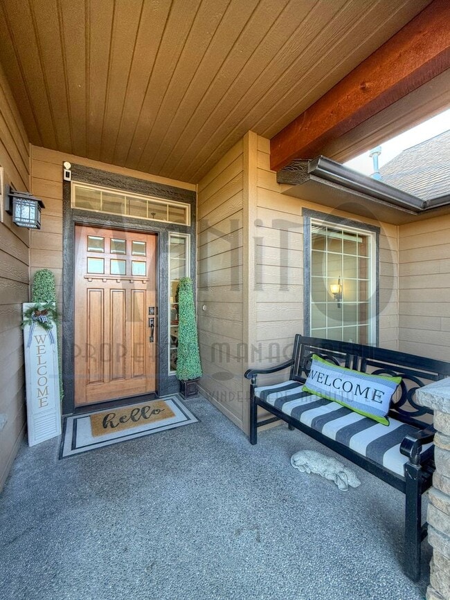 Building Photo - Stunning River Ridge Home With Spectacular Views