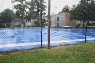 Building Photo - 17401 Red Oak Dr