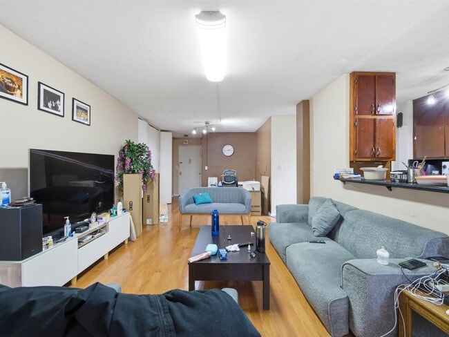 Building Photo - 201 St Pauls Ave