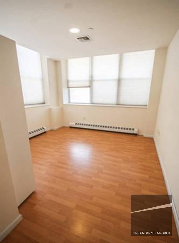 Foto principal - 12330 83rd Ave