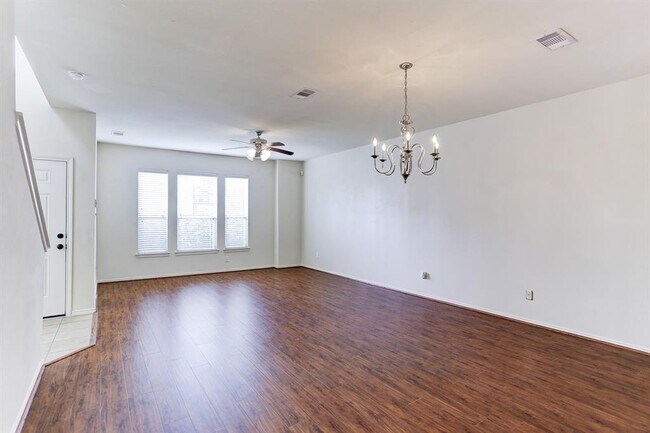 Foto del edificio - 8034 Grow Ln