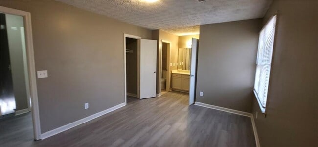 Building Photo - 1106 Booth Ct SW