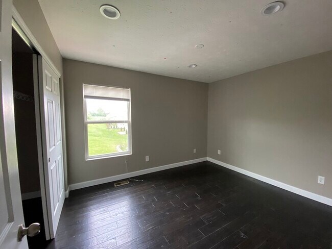 Building Photo - 5129 Springleaf Dr