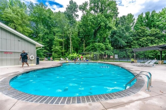 Building Photo - Room in Condo on Palmyra Dr