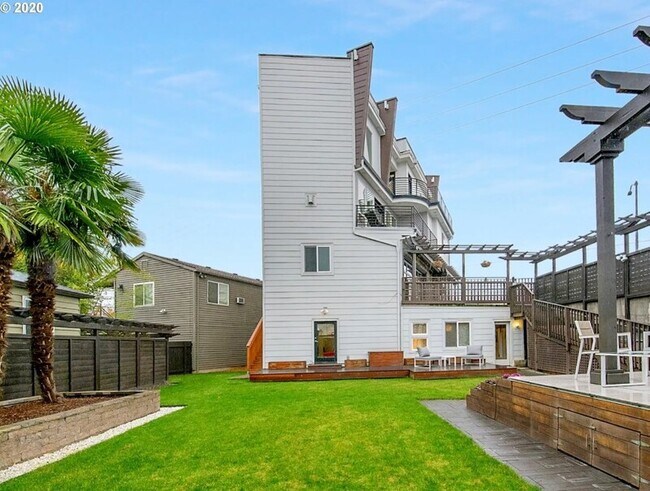 Foto del edificio - 6020 NE Willow St