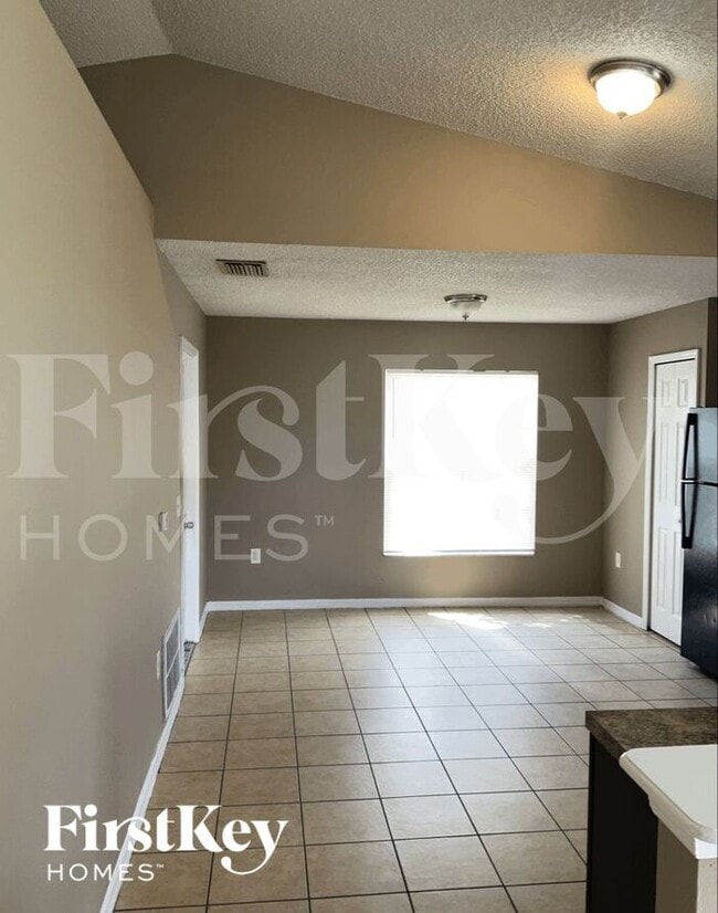 Foto del edificio - 7446 Groveoak Dr