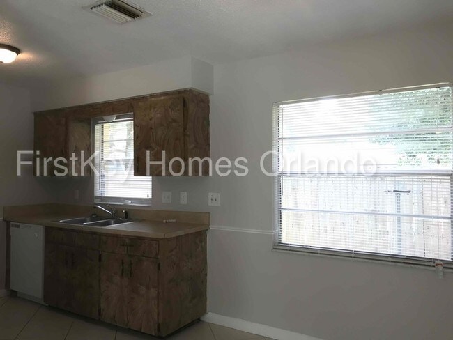 Building Photo - 926 N Rossiter St