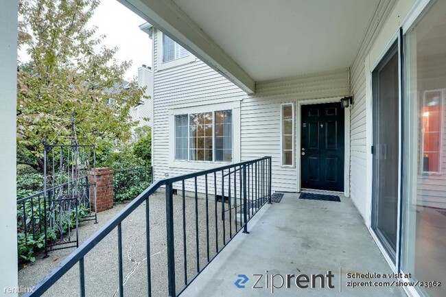 Building Photo - 3 br, 2.5 bath Townhome - 10909 Avondale R...