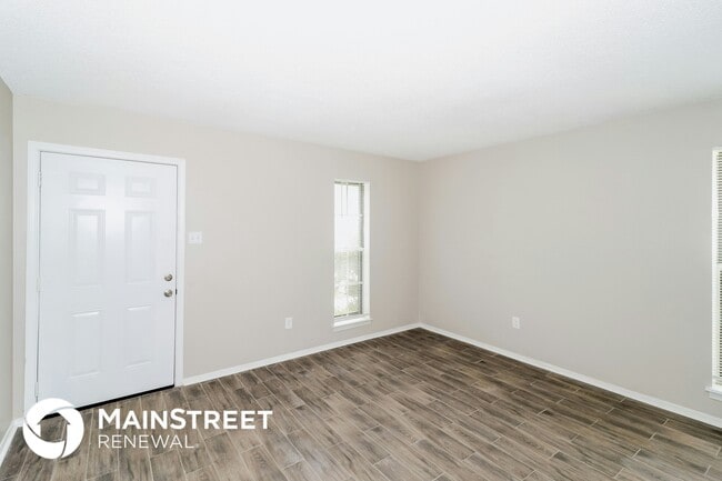 Building Photo - 4395 Kerwin Dr