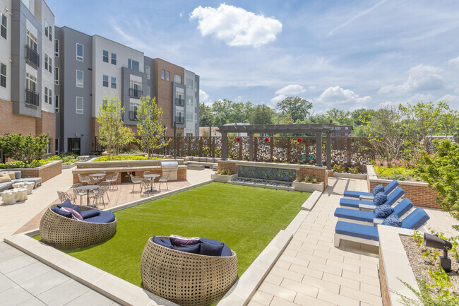 Resident Courtyard - Artisan 4100