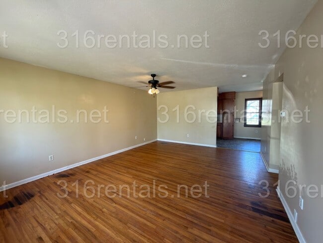 Building Photo - 520 Linda Ln
