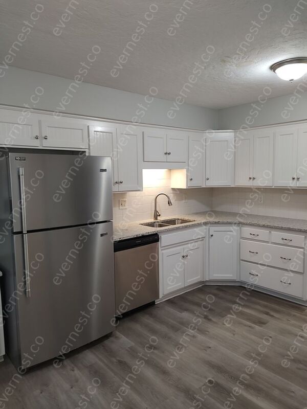 Building Photo - 916 Dorton Ln