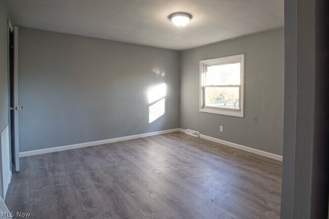 Foto del edificio - 1399 Barlow Rd