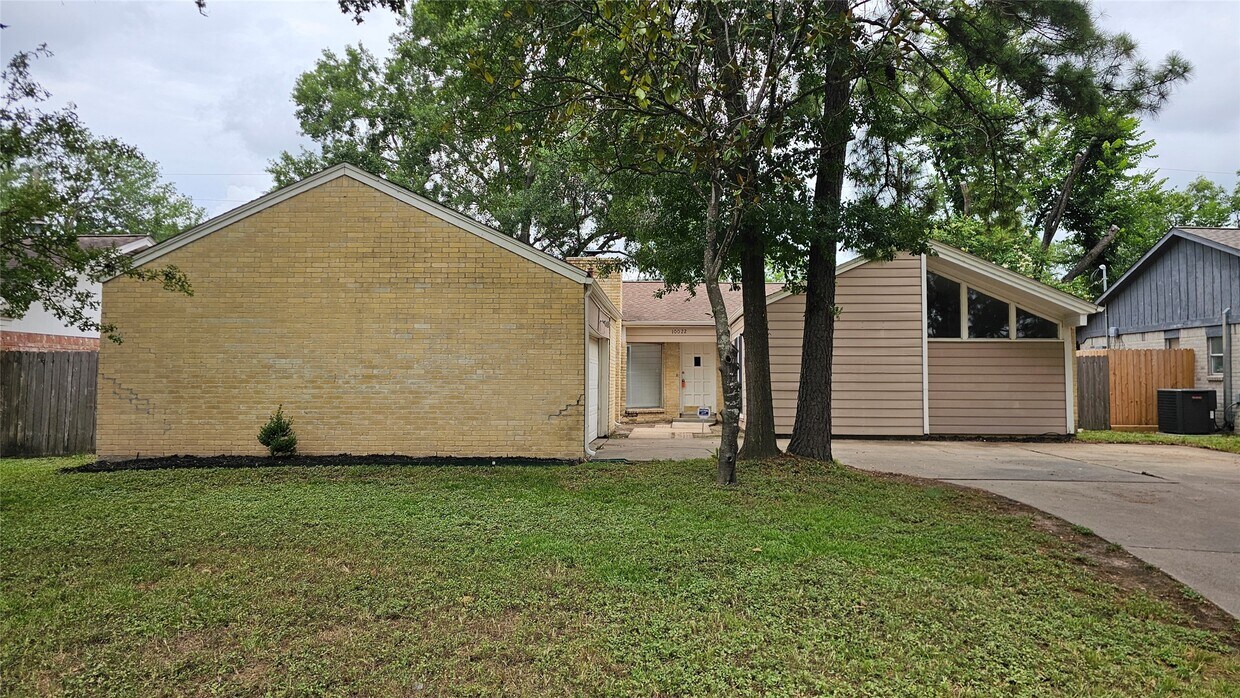 Primary Photo - 10022 Windriver Dr