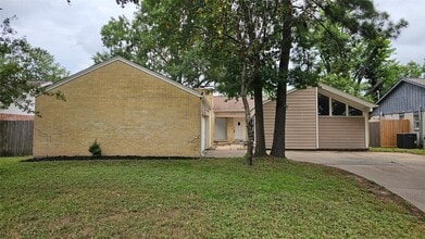 Building Photo - 10022 Windriver Dr