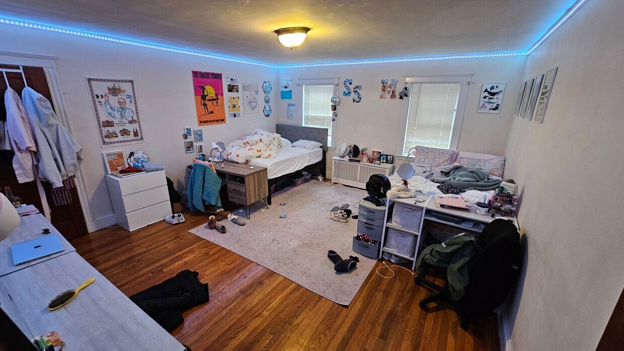 Building Photo - Top-notch and Unique apartment