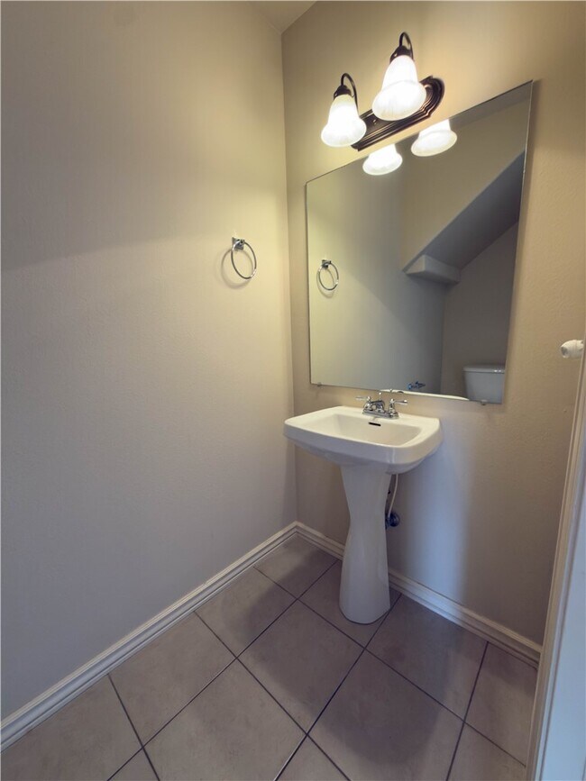 Foto del edificio - 902 Oakwood Ln