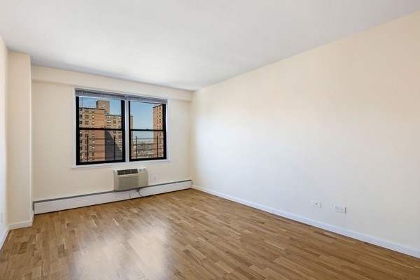 Foto del edificio - 96-04 57th Ave