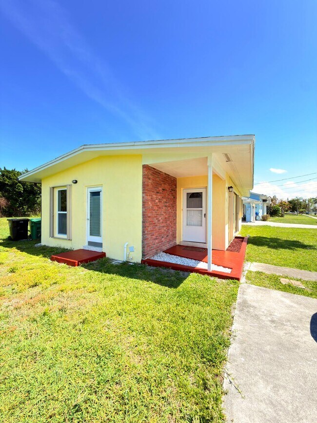 Building Photo - 3231 SE Monte Vista St
