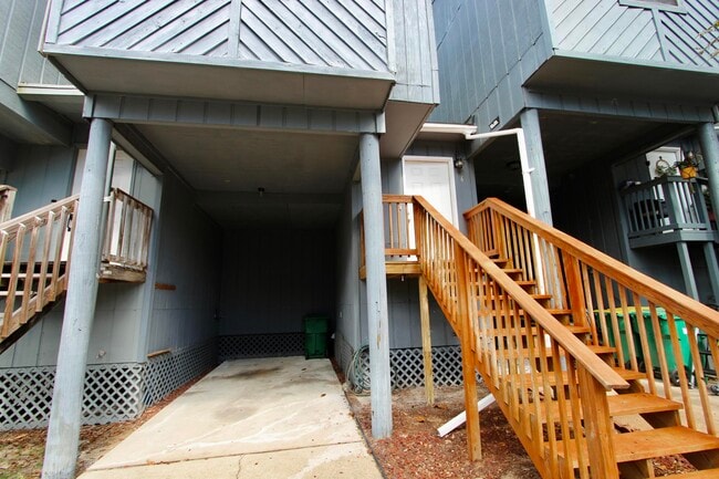 Building Photo - 200 White St