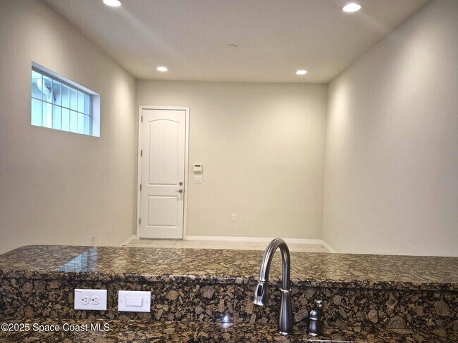 Building Photo - 3325 Sedge Dr