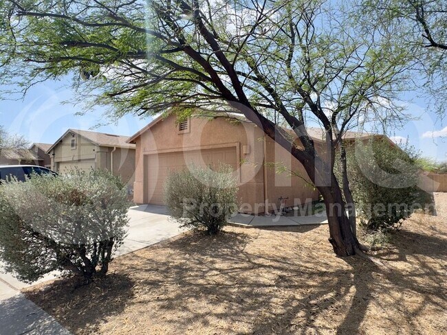 Building Photo - 6654 S Luxor Way