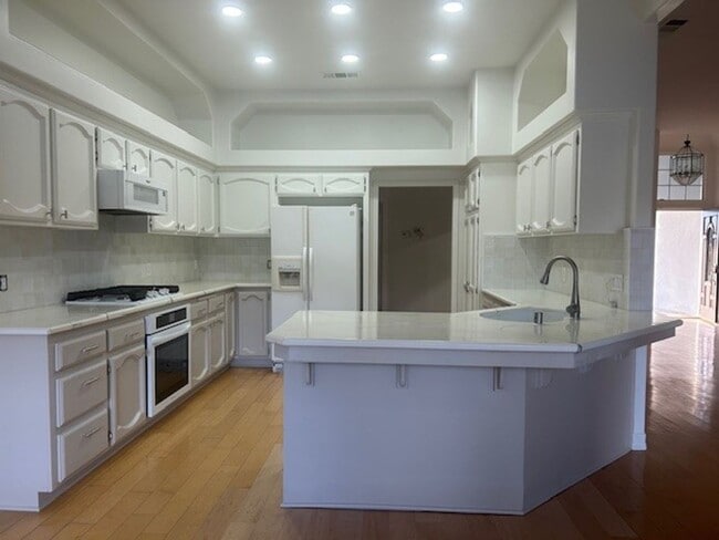 Building Photo - 2112 Classen St